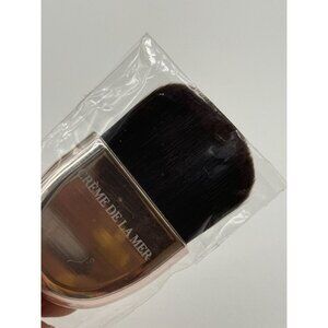La Mer Foundation Brush in Black and Gold